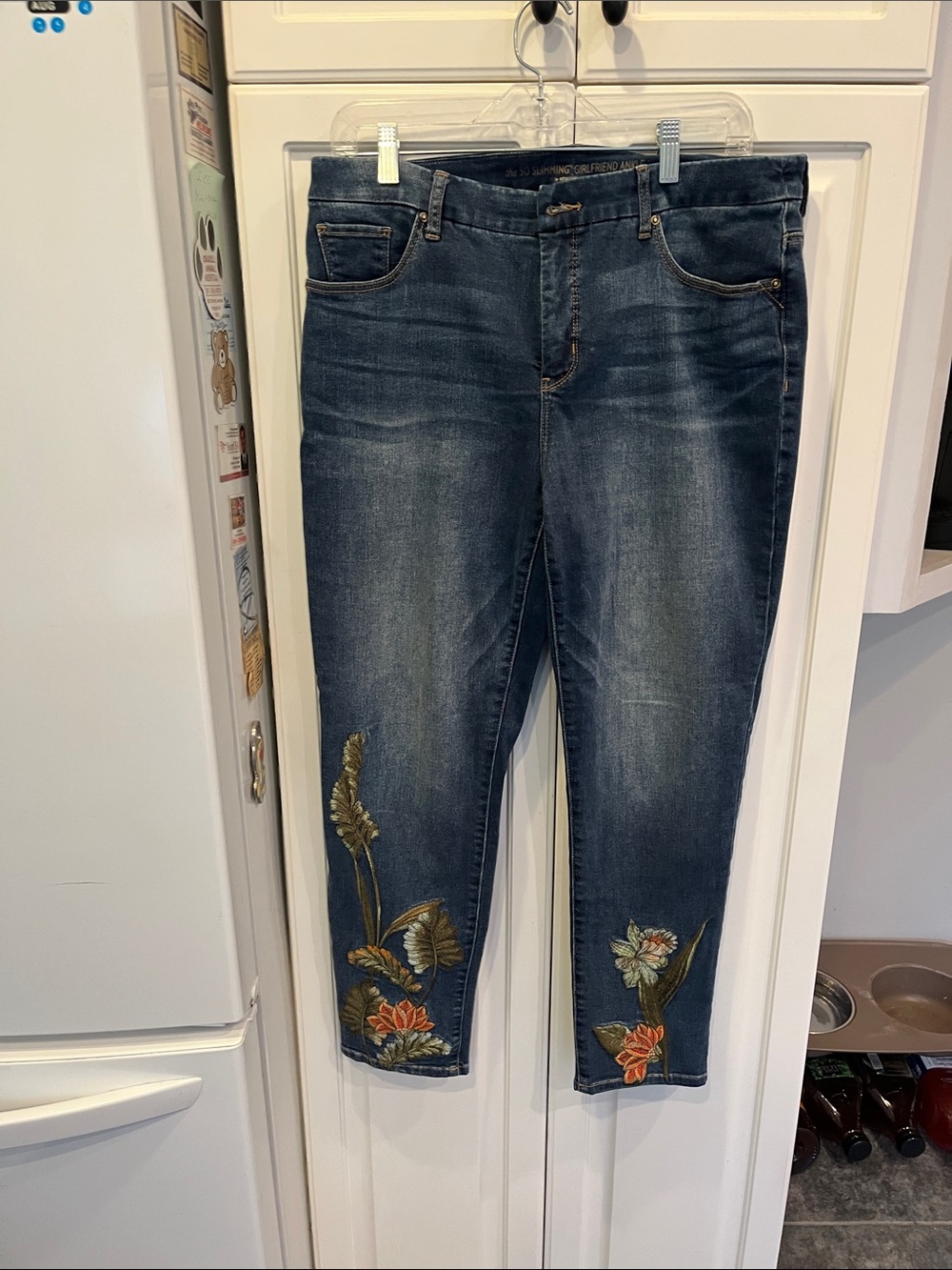 So Slimming Boyfriend Jeans 1.5 with flowers on each leg